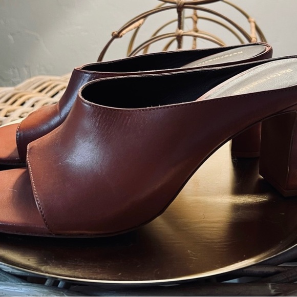 SOLD OUT Reformation Lou Lou Block Heel 7.5 - Picture 4 of 6